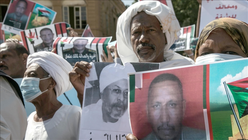 السودان.. أسر معتقلين سياسيين تطالب بالإفراج عنهم