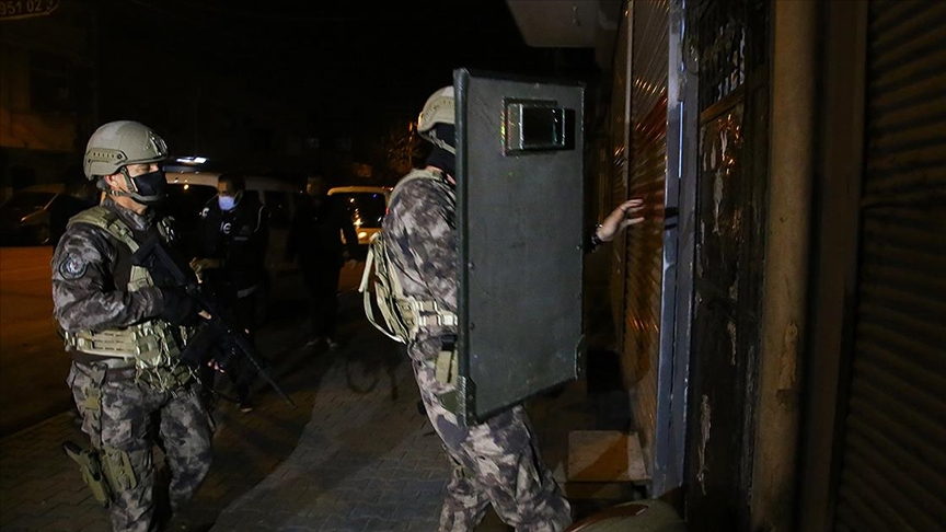 Adana'da suç örgütüne yönelik operasyonda 45 şüpheli gözaltına alındı