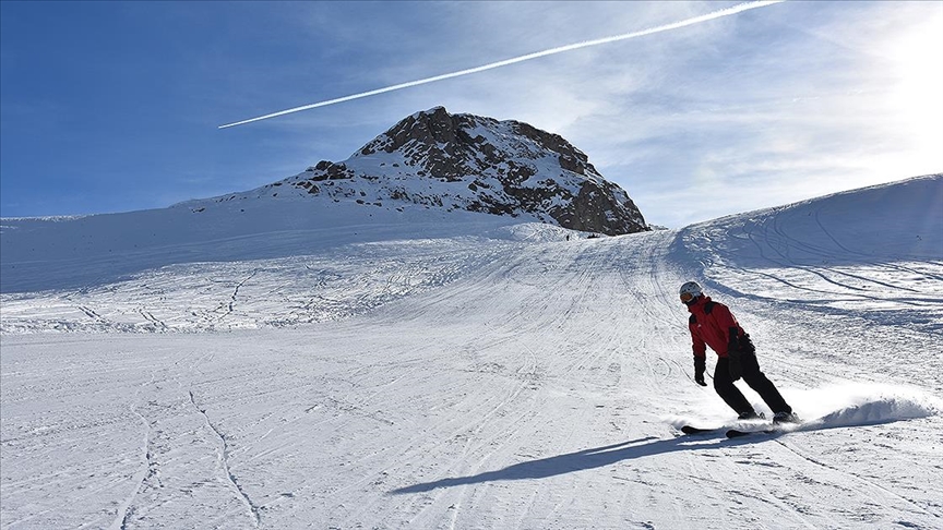 Hakkari'de kayakseverlerin huzur ve güvenliği JAK timlerine emanet