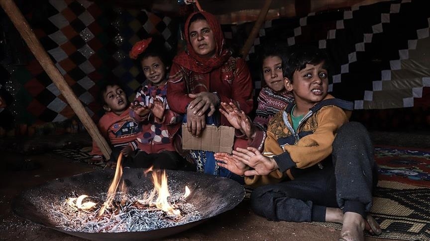 Li Îdlibê malbatên ji warên xwe hatine kirin tengasiya ardû dikişînin