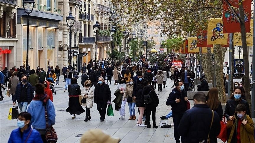 Spain starts Moderna vaccines amid skyrocketing cases