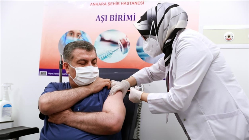 Más de 100.000 profesionales de la salud recibieron la vacuna contra la COVID-19 en Turquía