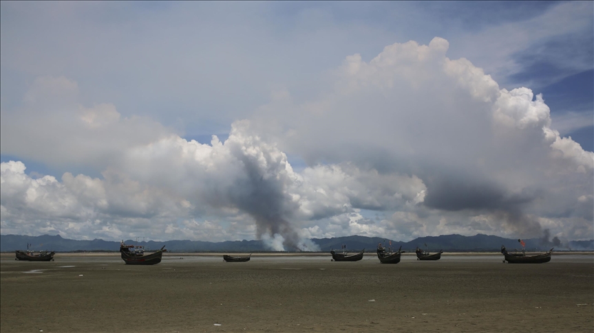 Large fire devastates Rohingya refugee camp in Bangladesh