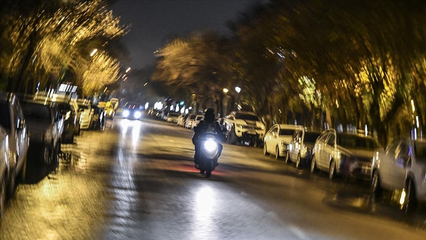 Hafta sonu uygulanacak sokağa çıkma kısıtlaması başladı