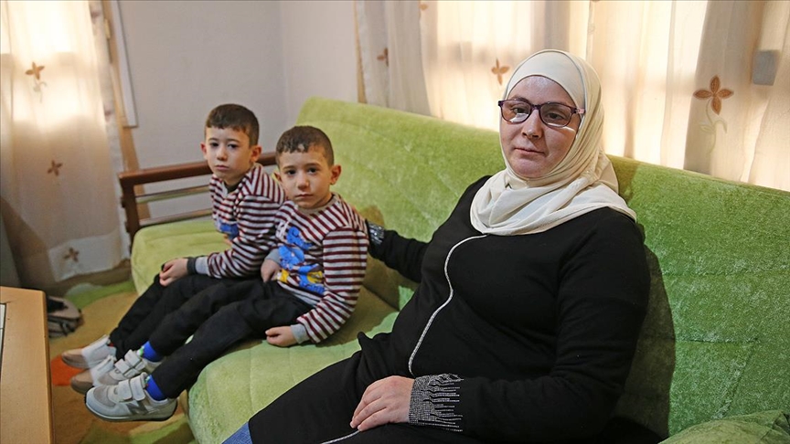 Suriyeli anne 2 yıldır göremediği çocuklarına Türkiye'de gözyaşları içinde kavuştu