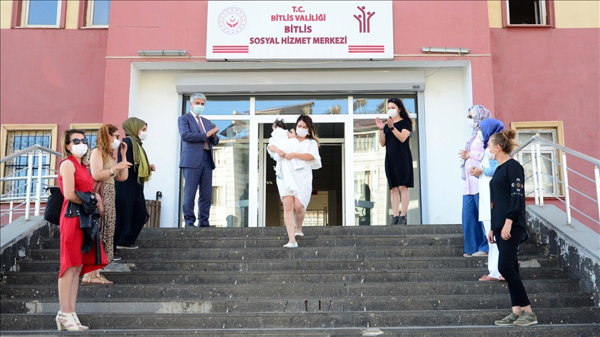 Koruyucu Aile Yaninda Buyuyen Cocuk Sayisi 8 Bine Yaklasti