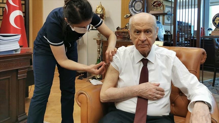 Turquie: Bahçeli, président du parti nationaliste MHP, s'est fait vacciné contre la Covid-19