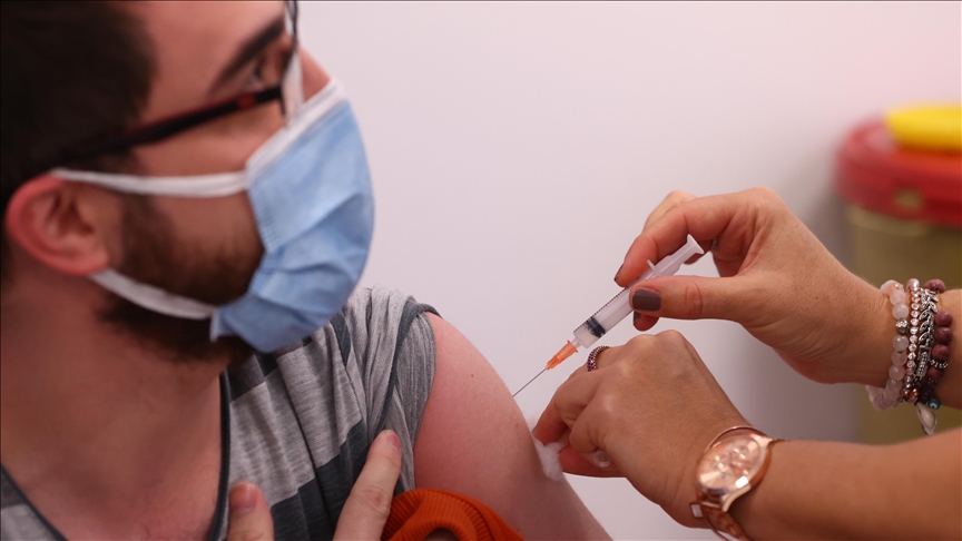 Petugas kesehatan Turki terima vaksin Covid-19 tahap pertama