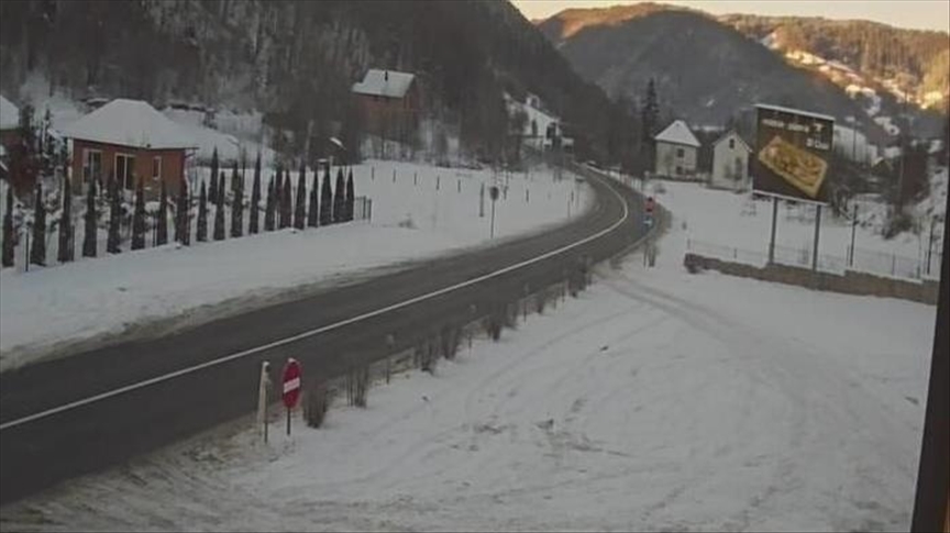 BiH: Saobraća se po mokrom kolovozu, ugaženog snijega i leda ima u planinskim predjelima
