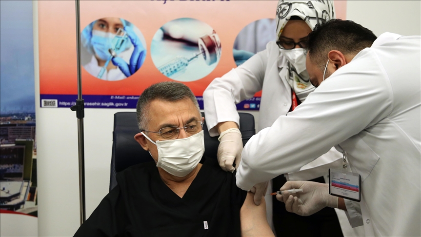 Potpredsjednik Turske Oktay primio vakcinu protiv COVID-19: Pozvao sve građane da se vakcinišu