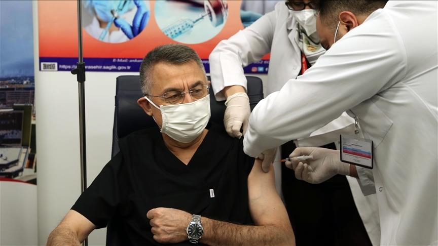 معاون رئیس‌جمهور ترکیه در برابر کرونا واکسینه شد