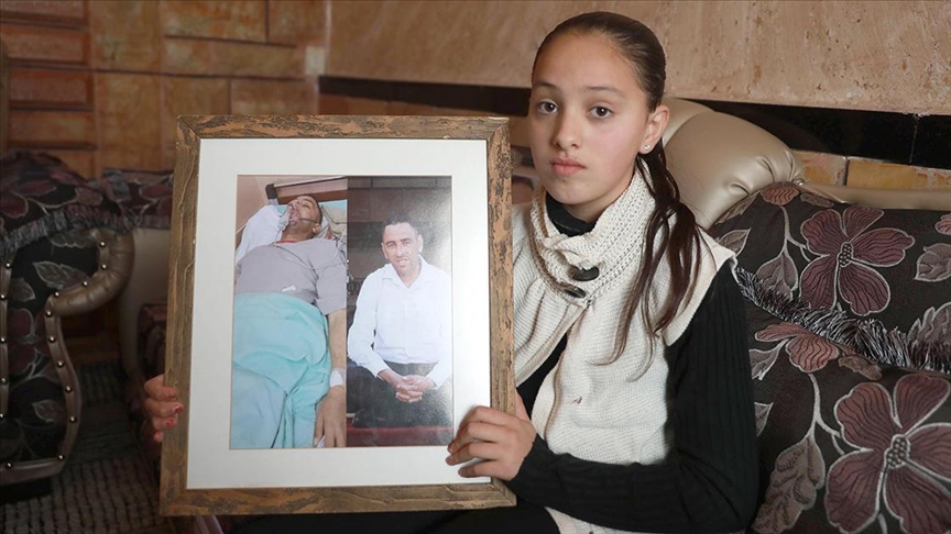 İsrail'in tutukladığı oksijen tüpüne bağlı kanser hastası Filistinli Ebu Ahur'un hayatından endişe ediliyor