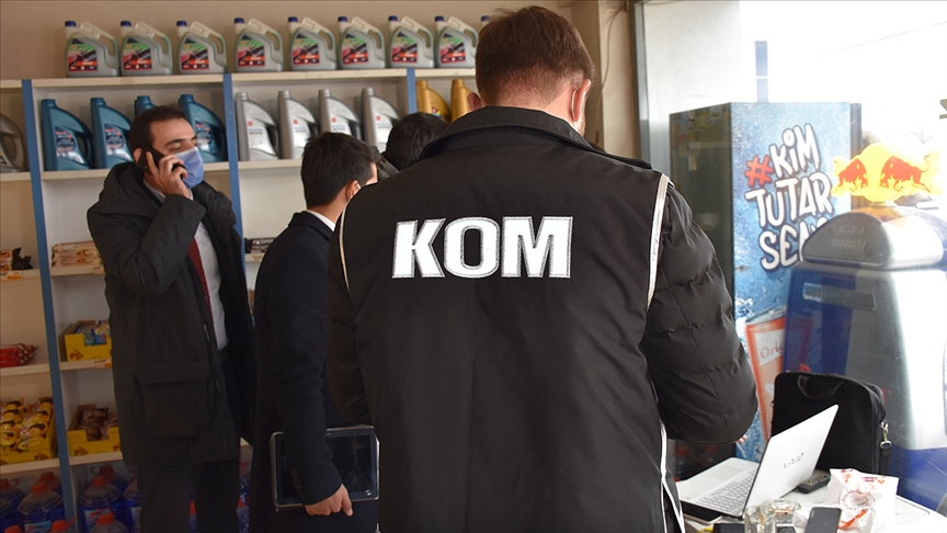 Cumhuriyet tarihinin en büyük 'akaryakıta bağlı vergi kaçakçılığı' operasyonunda 220 zanlı yakalandı