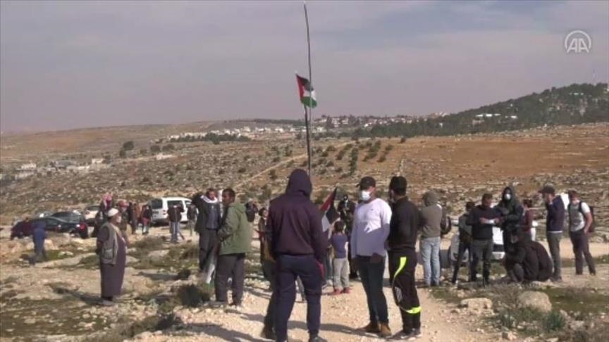 عزف المتضامنين يواجه "بطش" إسرائيل جنوبي الضفة