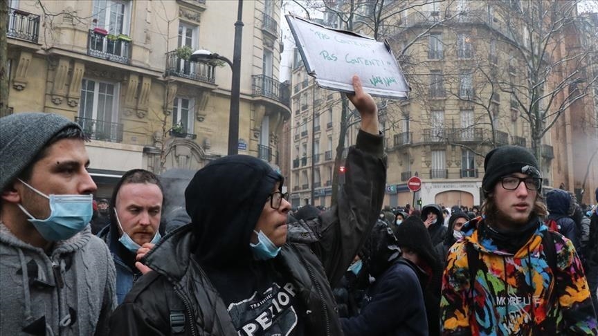 France : 75 interpellations en marge des manifestations contre la loi « sécurité globale »
