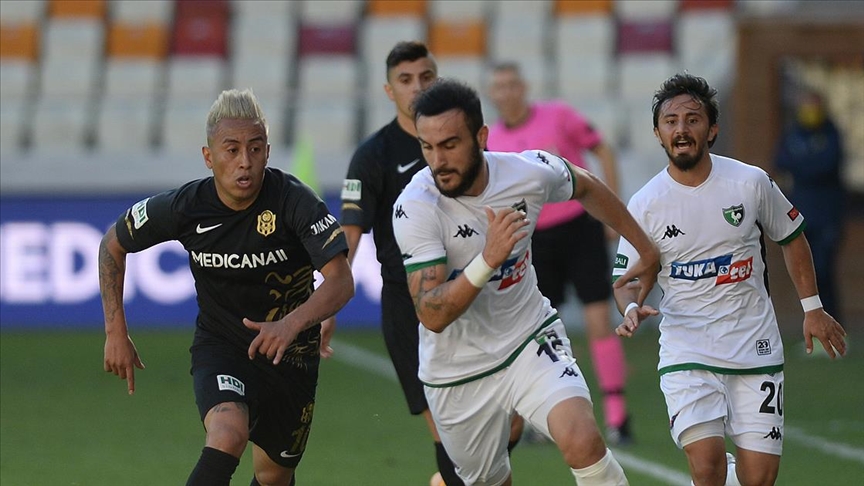 Yeni Malatyaspor Perulu futbolcu Cueva ile yollarını ayırdı