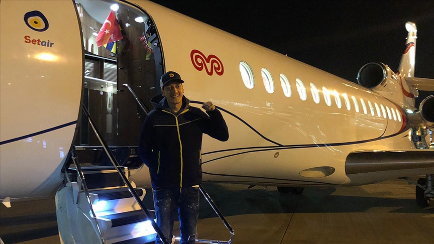 Mesut Özil İstanbul'a geliyor