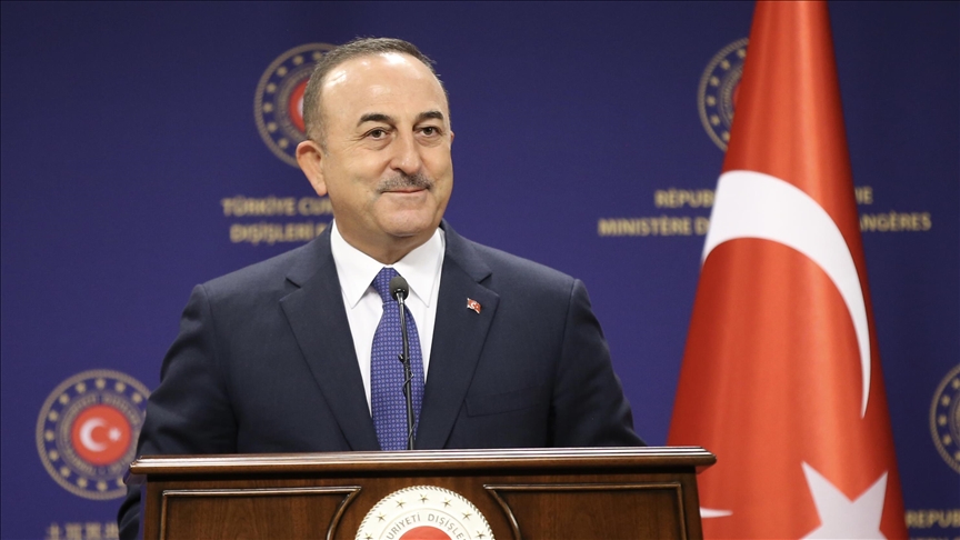 Ministro de Exteriores de Turquía: las relaciones con la UE 'están en un lugar más positivo ahora'