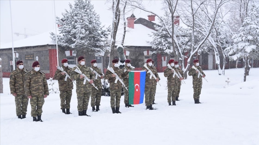 Les soldats azerbaïdjanais s'entrainent à Kars en Turquie