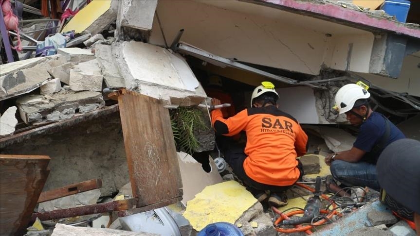 Indonésie: le bilan du séisme de Célèbes monte à 78 morts 