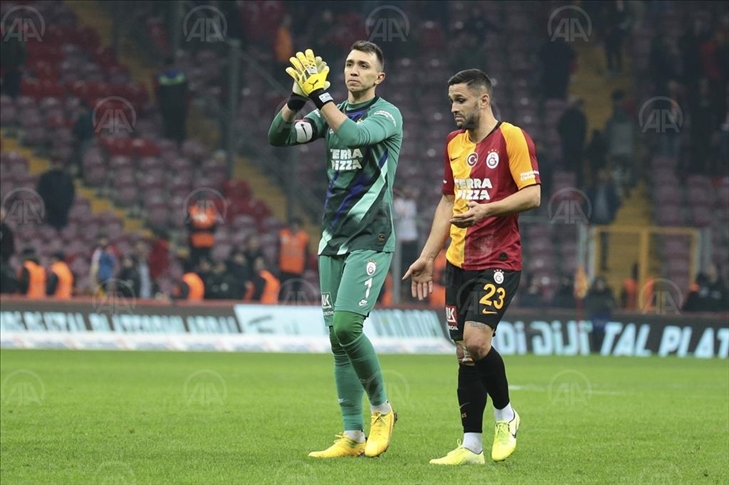 Football: Galatasaray goalie to return to pitch