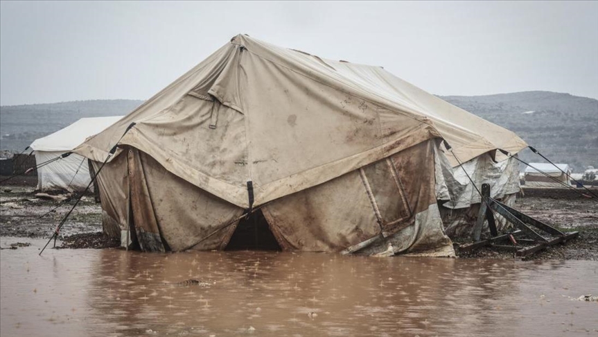 Палатки более 50 тыс. беженцев в Идлибе затоплены из-за дождей