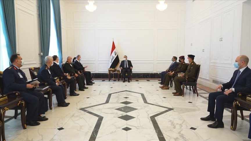 Akar discute des questions sécuritaires avec le PM irakien