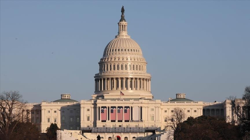 US Capitol briefly shuts down after nearby fire
