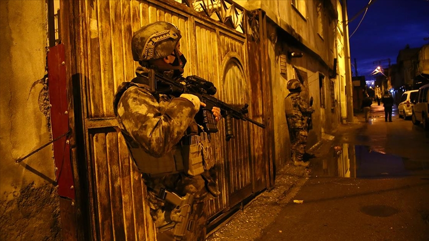 Adana'da uyuşturucu operasyonu: 16 gözaltı
