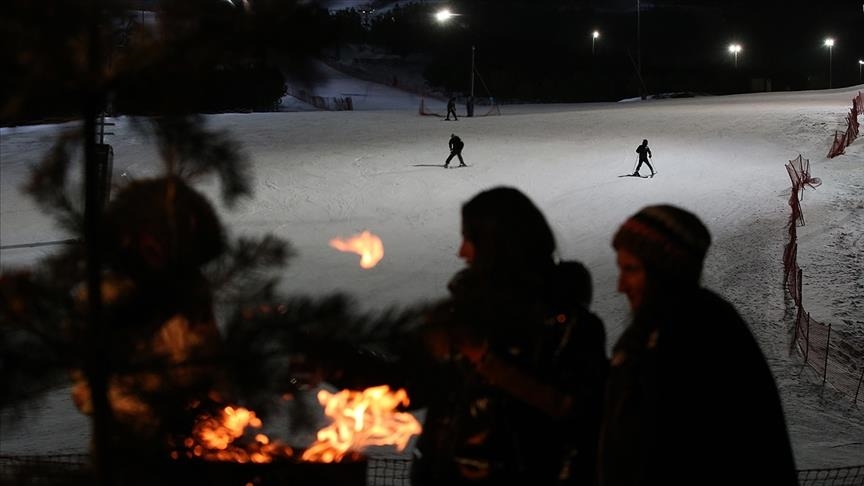 Turkey: Tourists love night skiing in Palandoken