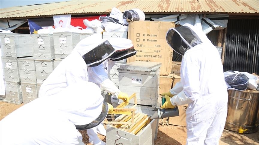 Turkey delivers equipment to South Sudan farmers, beekeepers