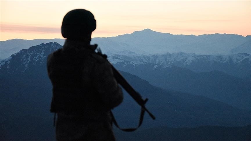 Un terroriste du PKK se rend aux Forces turques