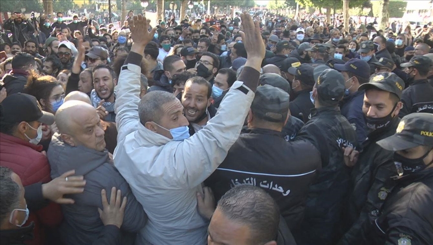 Tunisie: Affrontements entre manifestants et forces de l'ordre