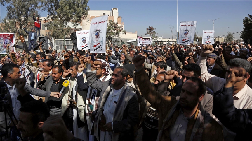 Jemen, mbështetësit e lëvizjes Houthi protestojnë jashtë ambasadës amerikane 