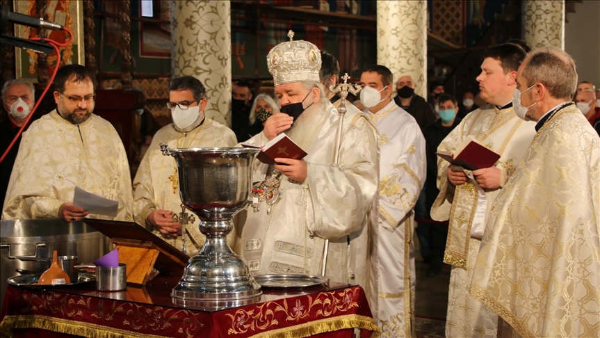 Në Shkup shënohet festa e krishtere Uji i Bekuar