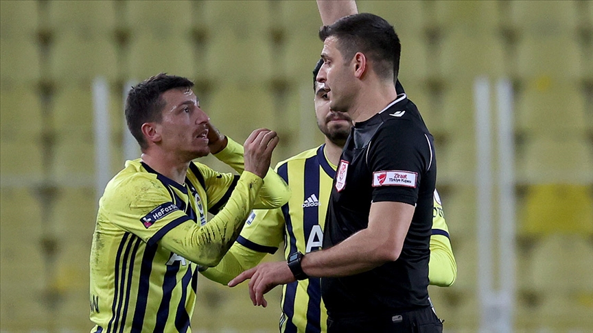 PFDK'den Fenerbahçeli futbolcu Mert Hakan Yandaş'a 1 maç ceza
