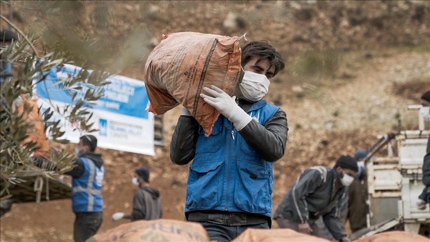 Syria: Aid reaches refugees in rain-hit camps