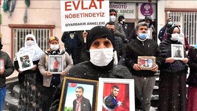 Diyarbakır annelerinden Aksu: Kar olsun yağmur olsun hiçbir zaman eylemimizden vazgeçmeyeceğiz
