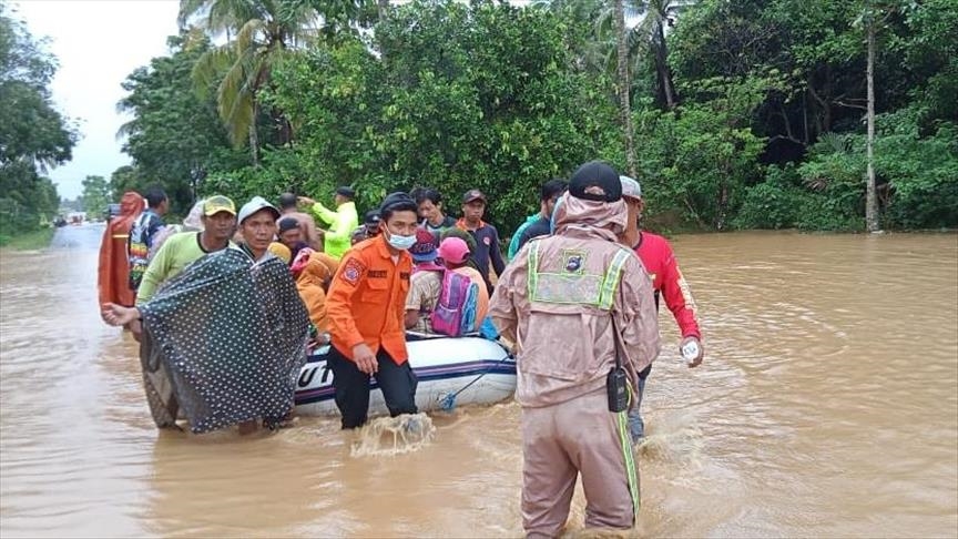 Indonezi, të paktën 21 persona humbin jetën në përmbytjet në Kalimantan