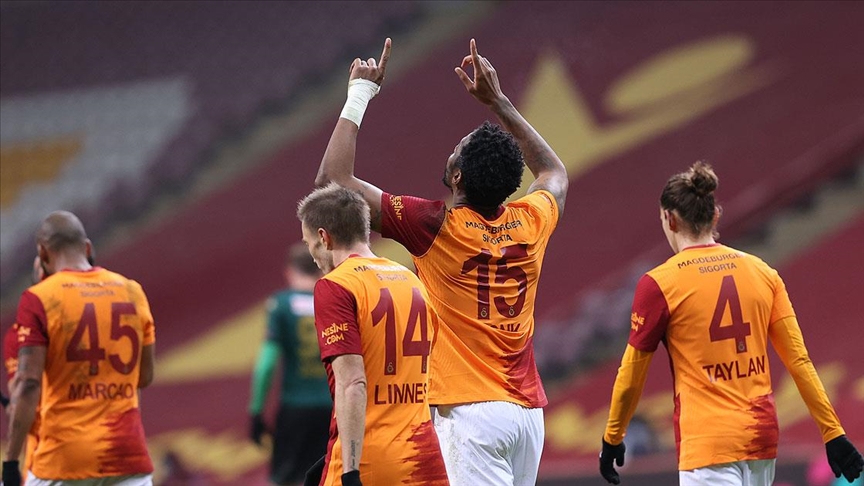 Sahasında farklı kazanan Galatasaray zirve takibini sürdürdü