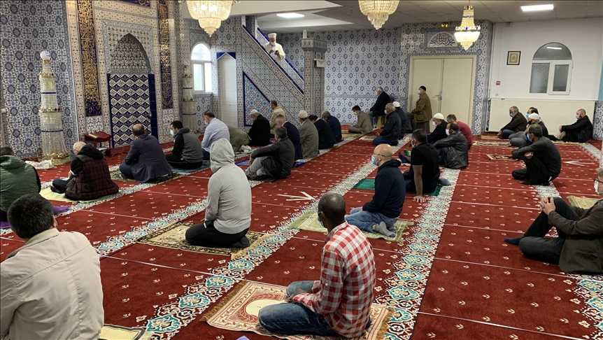 Walikota Prancis kritik kebijakan penutupan masjid