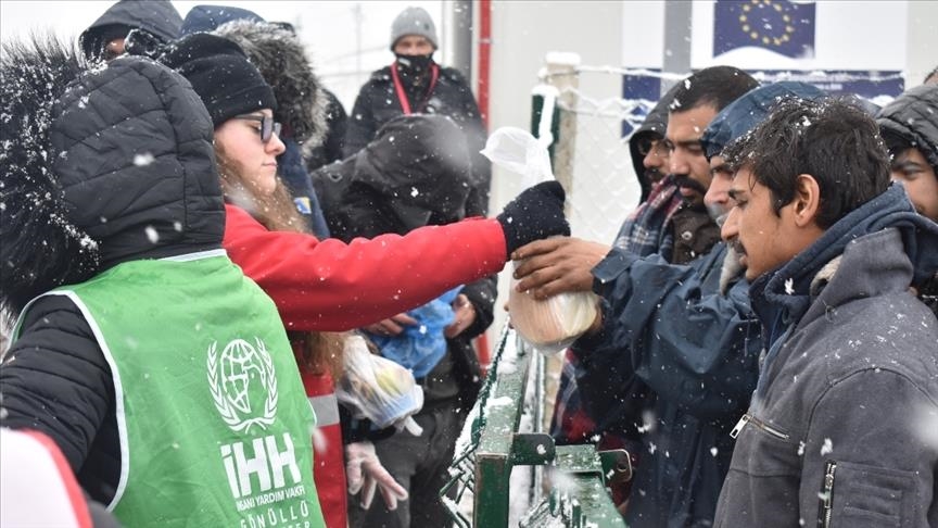 Turkish charity distributes food to migrants in Bosnia
