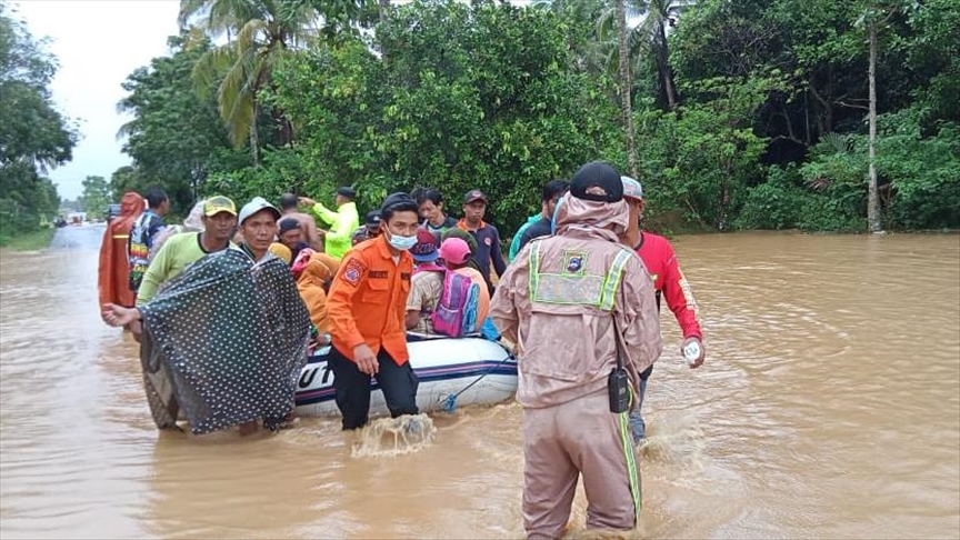 Indonesia Floods  in South  Kalimantan  kill 21