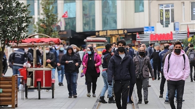 'Kovid-19'u atlatanlar da maske, mesafe ve hijyen kurallarına uymalı'