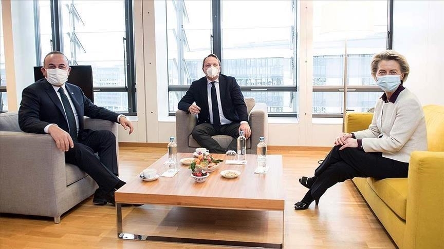 Bruxelles : Mevlut Cavusoglu rencontre la présidente de la Commission européenne