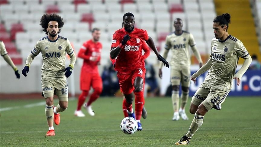 Fenerbahce fall 2 points behind Besiktas in Super Lig