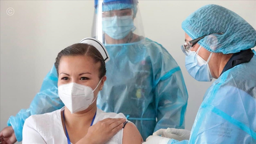 Ecuador comienza la vacunación de su personal sanitario contra la COVID-19