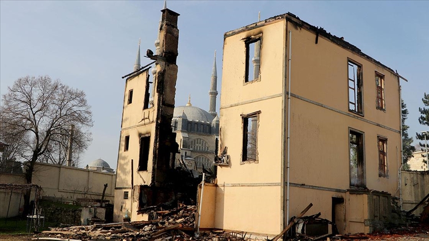 Edirne'de yangında kullanılamaz hale gelen müftülük binası aslına uygun olarak yeniden yapılacak 
