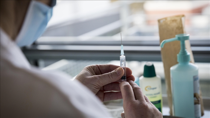 Fransa, Kovid-19 aşısı teslimatında gecikmeler yaşanması halinde ceza veya yaptırım uygulayabilir