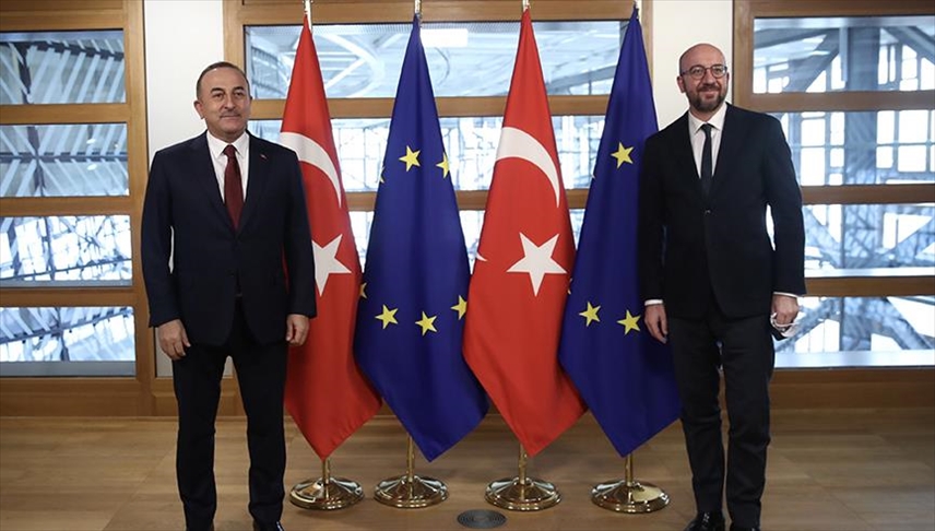 Canciller turco: la UE y Turquía trabajarán en una nueva hoja de ruta para mejorar sus relaciones